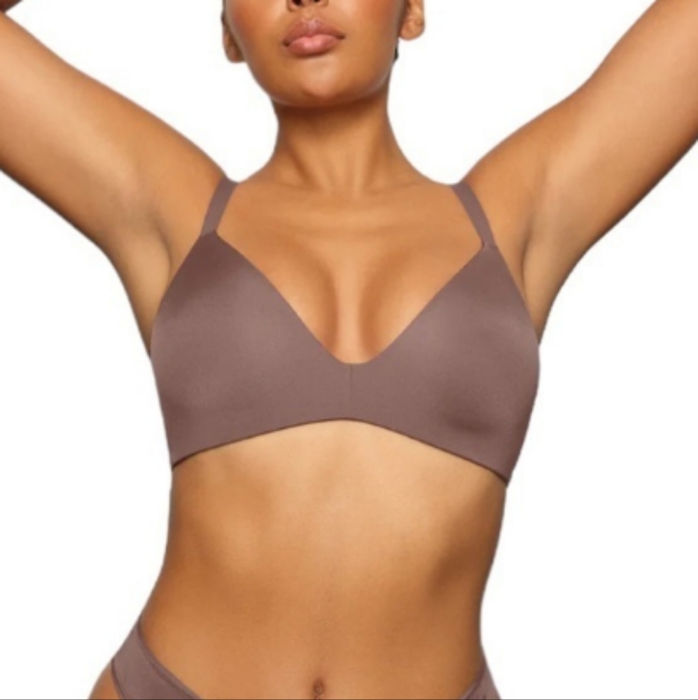 NWT SKIMS Wireless Form Lightly Lined Bra in Umber